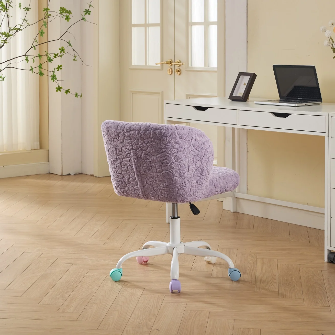 Furniture Office Chair,  Artificial Rabbit Hair Makeup Vanity Chair Chair, 360 Comfy Swivel Armchair with Wheels, Modern Height Adjustable Cute Vanity Chair for Living Room Small Spaces Pink