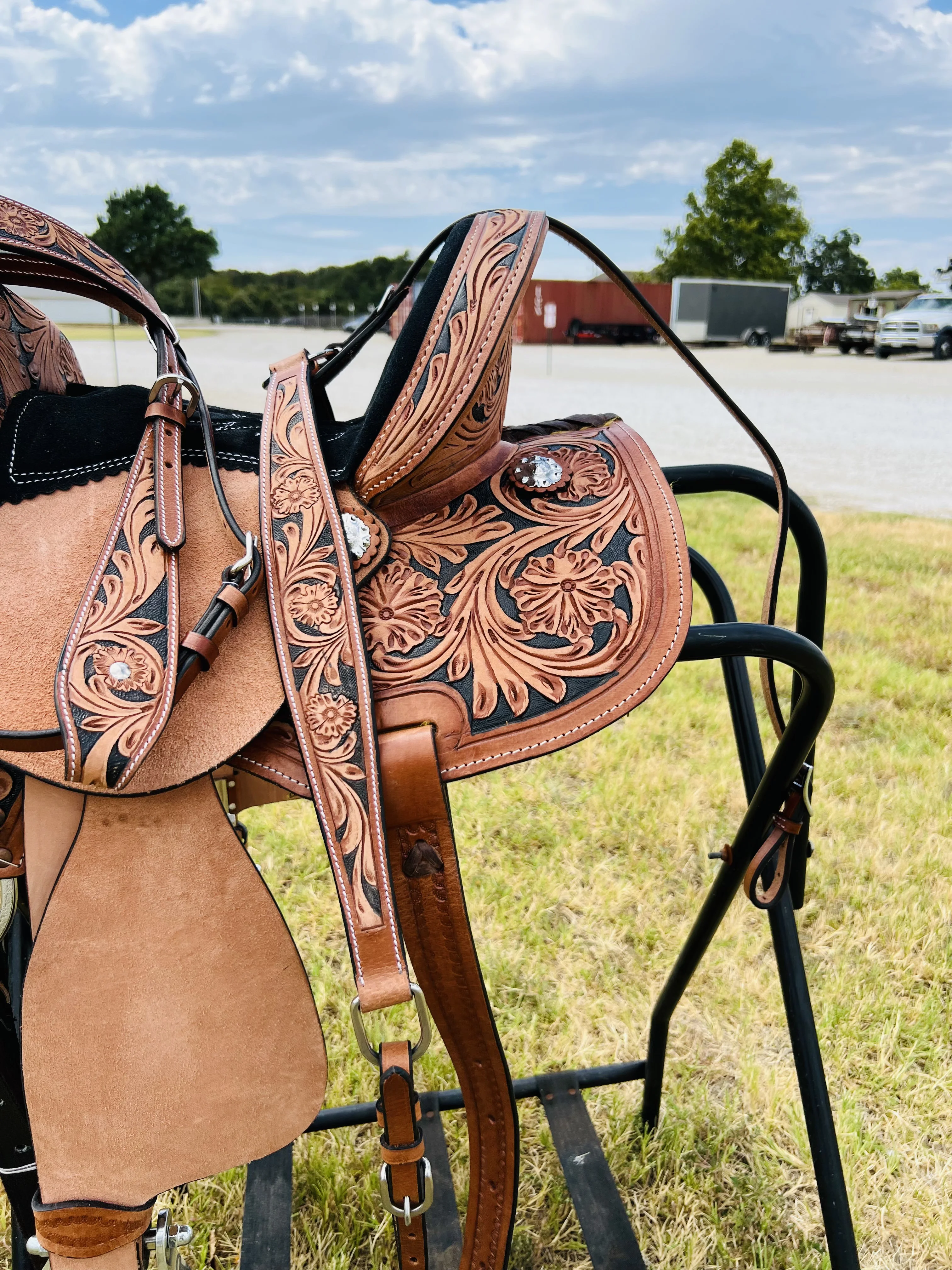Resistance Adult Western Horse Barrel Saddle For Horse Riding | Floral Tooled With Silver Conchos | Genuine Leather 14
