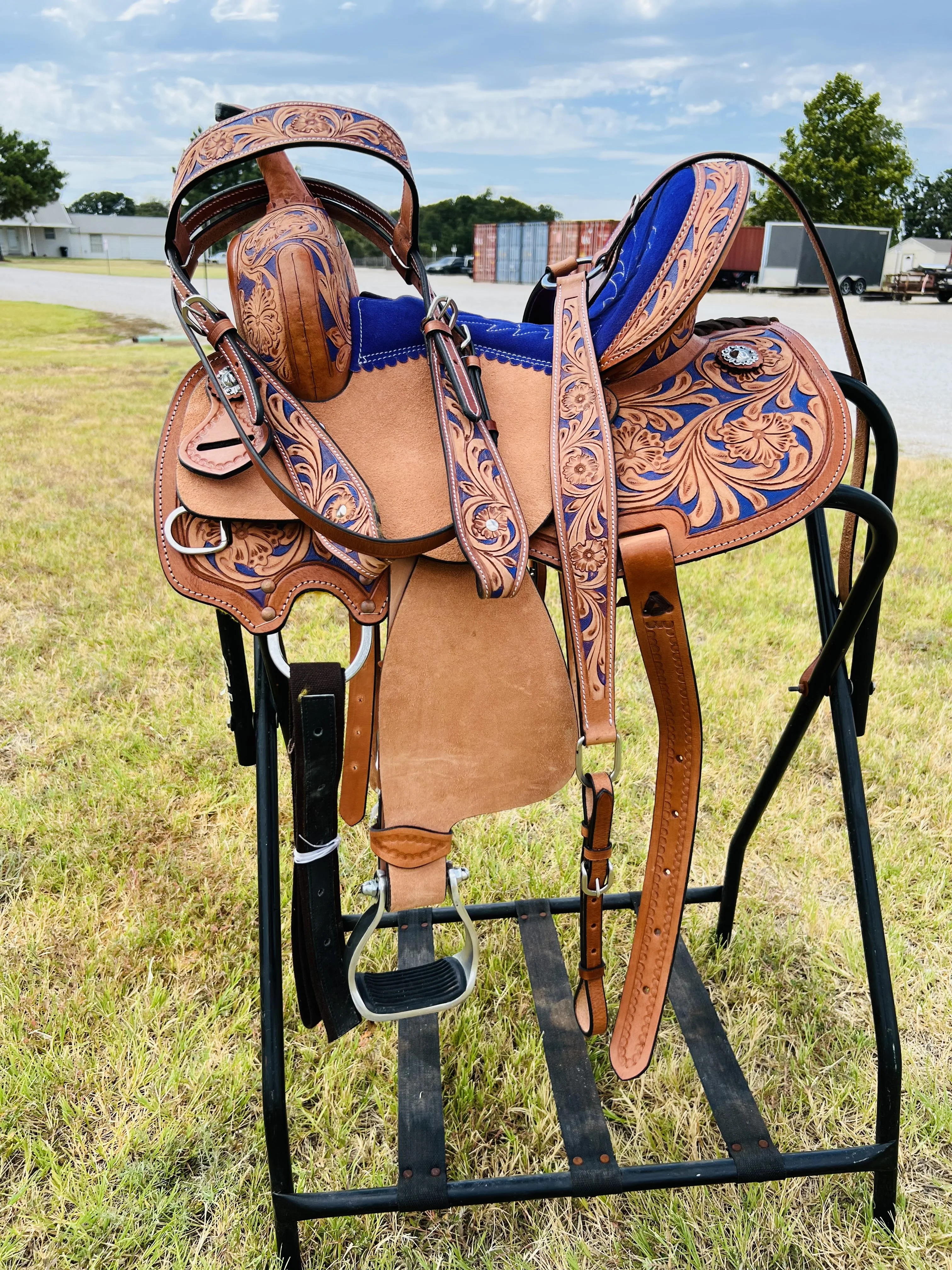 Resistance Adult Western Horse Barrel Saddle For Horse Riding | Floral Tooled With Silver Conchos | Genuine Leather 14