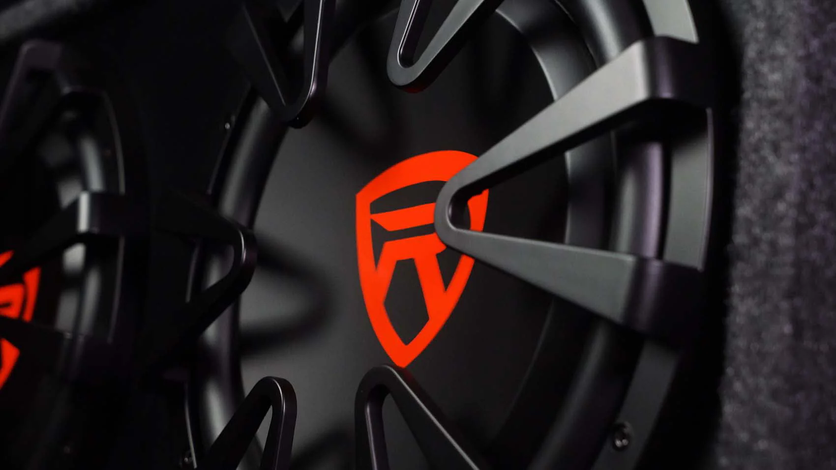 Rockville RG212CA 2000w Dual 12 inches Vented Powered Car Subwoofer Enclosure+Amp Kit