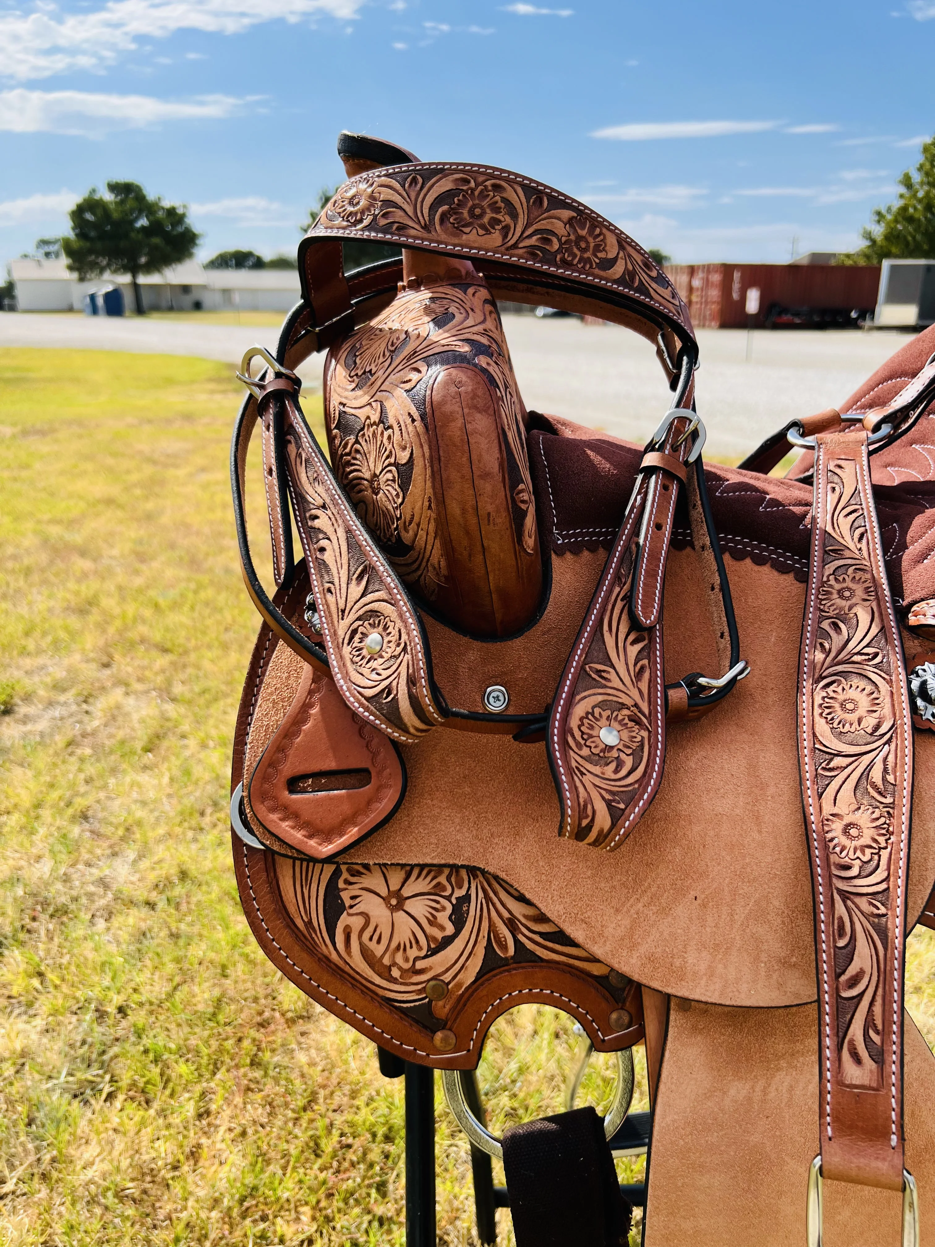 Resistance Adult Western Horse Barrel Saddle For Horse Riding | Floral Tooled With Silver Conchos | Genuine Leather 14